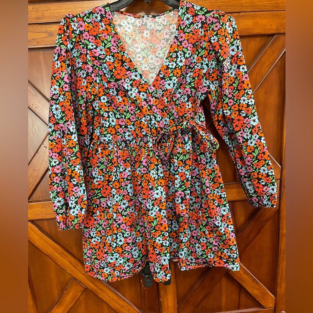 Mini dress with belle sleeves